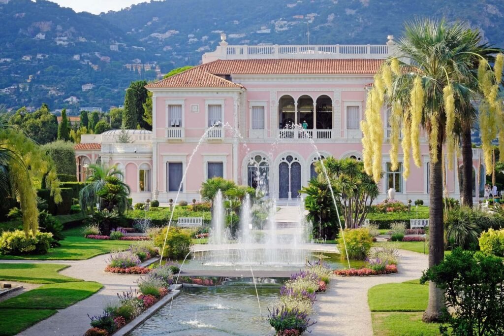 Wedding-photographer-in-Nice capturing Villa Ephrussi de Rothschild gardens 