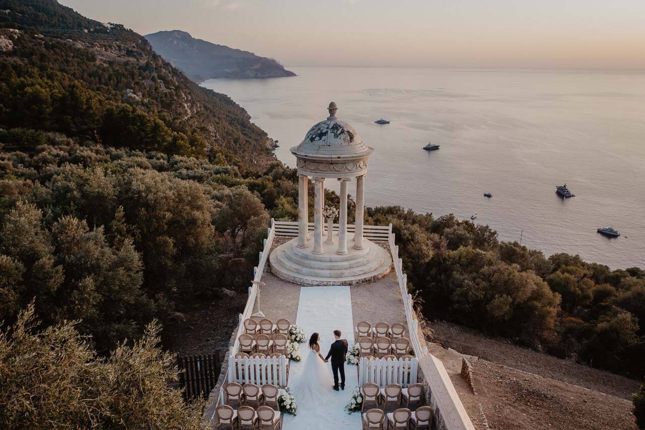 Son Marroig Mallorca wedding ceremony overlooking the Mediterranean cliffs, photographed by a Mallorca wedding photographer.