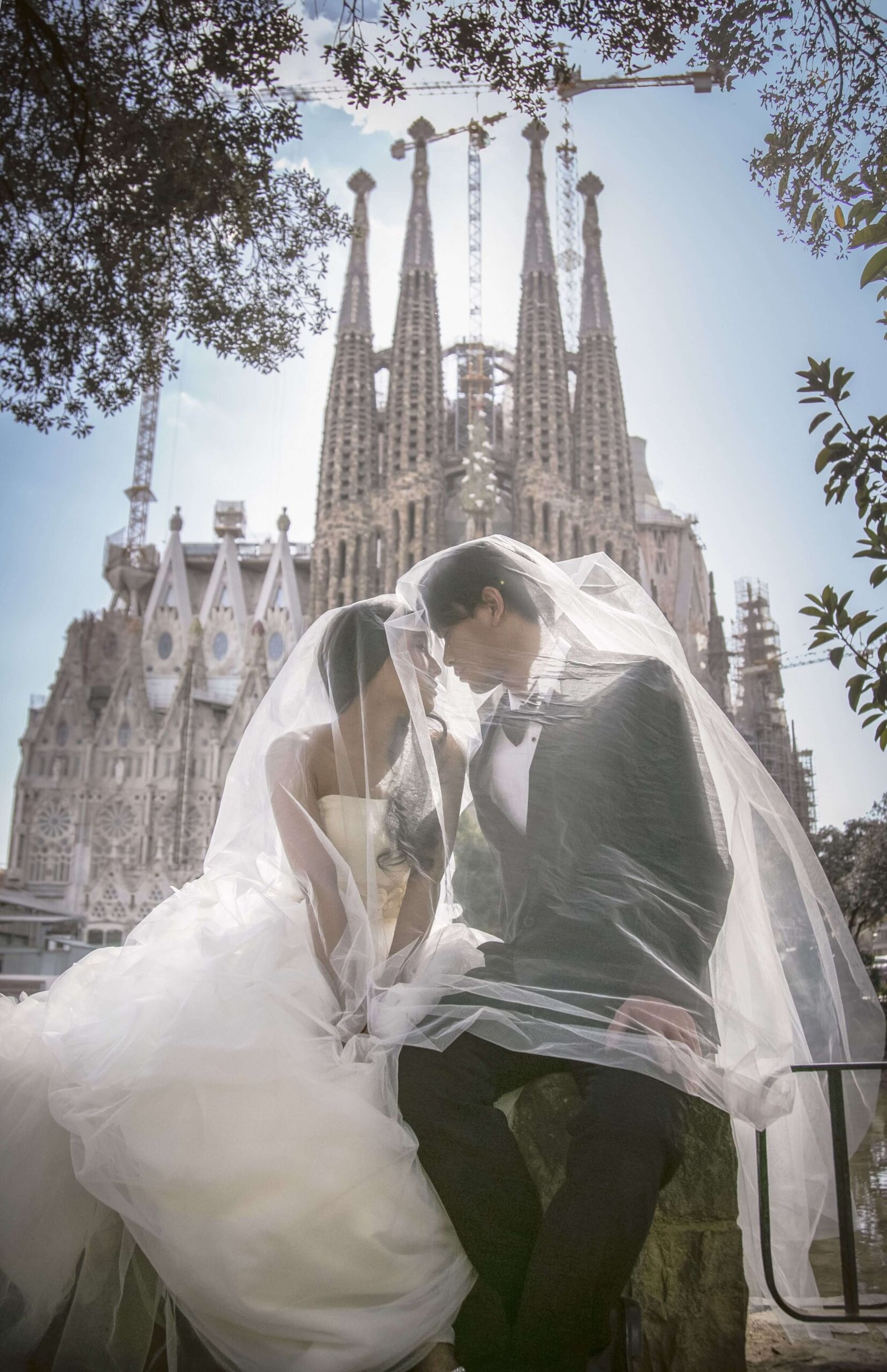 Barcelona Wedding Photographer: Bride and Groom